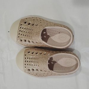 Gold Glitter Natives - Kids Size 5